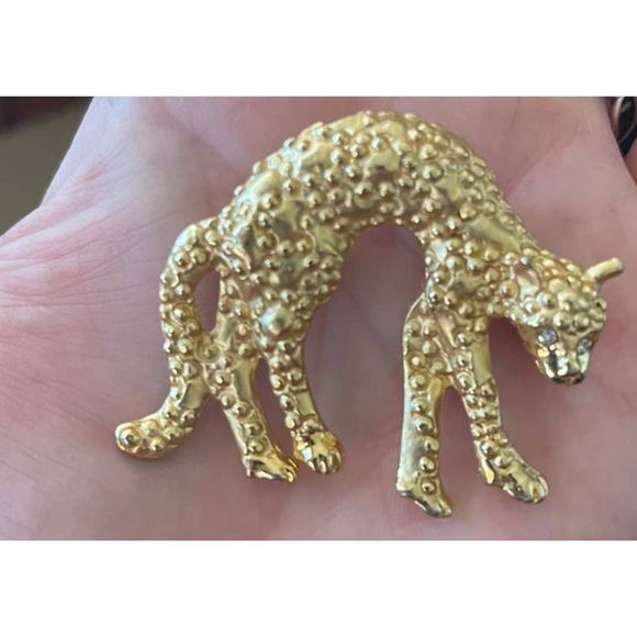 Vintage Cheetah Leopard Gold Tone Brooch With‎ Diamond Rhinestone Eyes - Picture 1 of 4